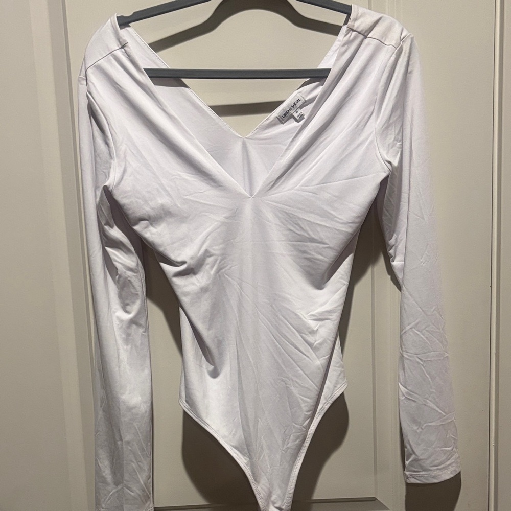 Womens Urban Social White V-Neck Long Sleeve Bodysuit. Medium